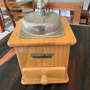 Vintage Zassenhaus manual coffee mill, made in Germany, 151